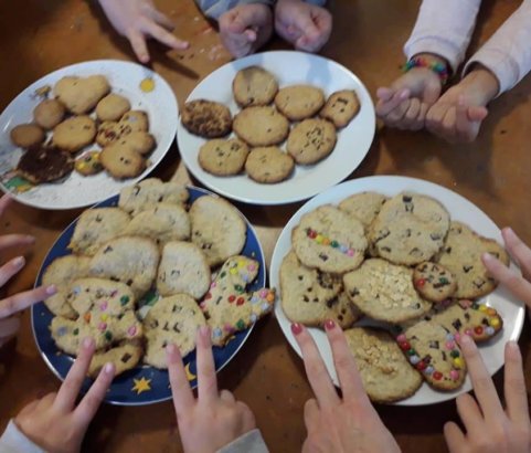 Cookies backen im Mädchencafé!